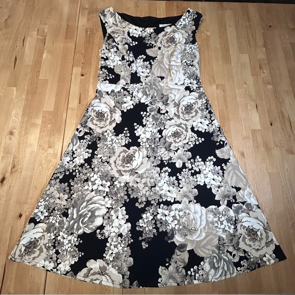 Dress Barn Black/Gray/Cream Floral Pattern Sleeveless A-line Dress - Picture 3 of 10